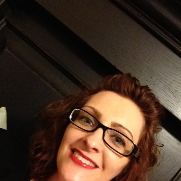 Meet your Posher, Janelle - Picture 1 of 1